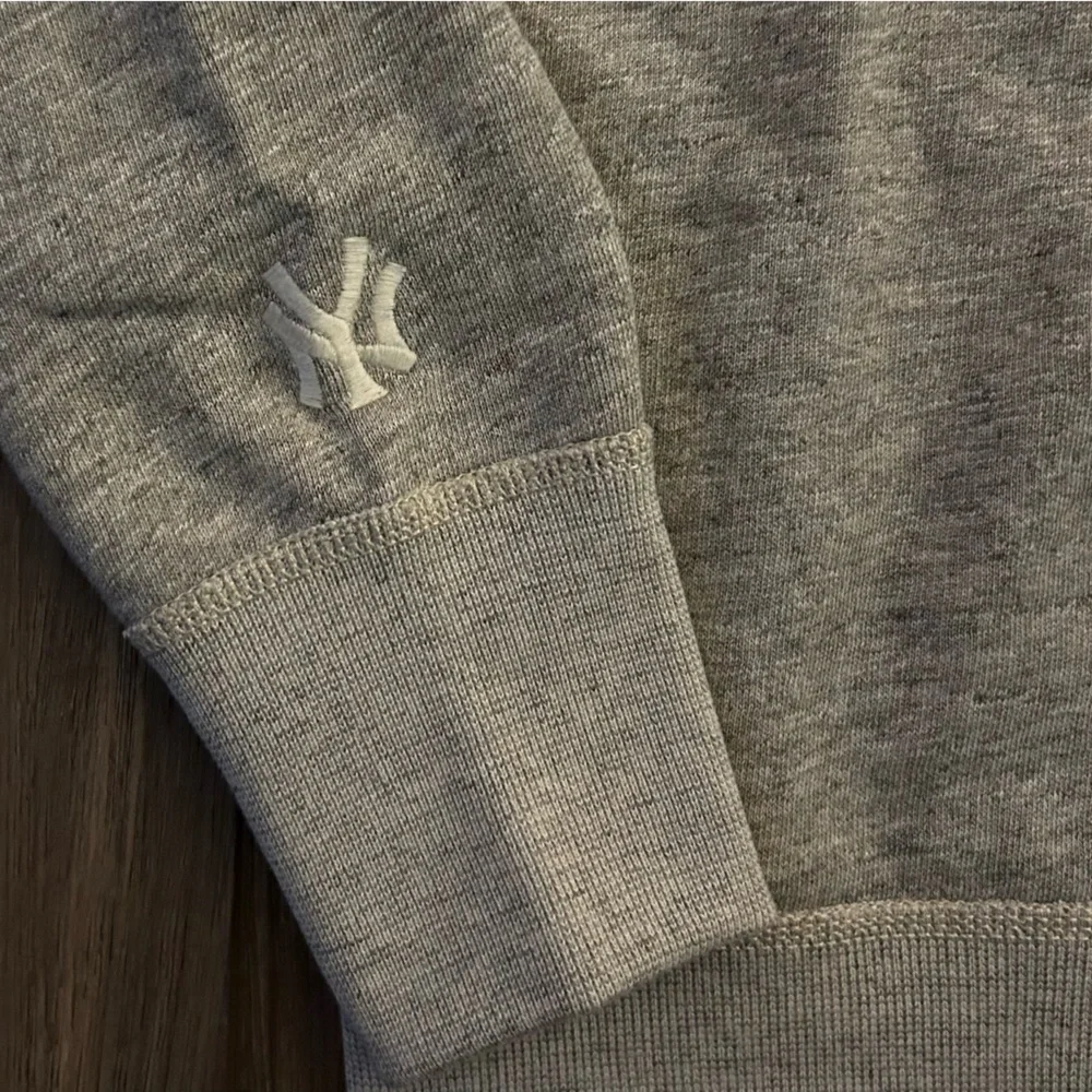 Polo Ralph Lauren | New York Yankees Crewneck Sweatshirt Loft Grey (Small) - Picture 8 of 16